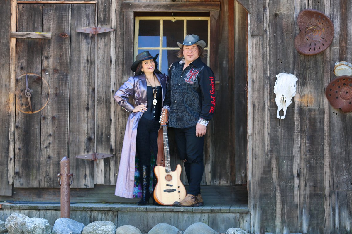 BluMoonGypsies's tweet photo. Hey ya'll! Need your advice...can't decide.
Which of these do you like best?
Sepia
Color
B&W
Thank you for your input!
Blue Moon Gypsies
#bluemoongypsiesband #livemusic
#classiccountry #moderncountry
#westcoaststylecountrymusic #countrymusic
#cantdecide #helpusdecide #BMGband https://t.co/WhXKaszWYK