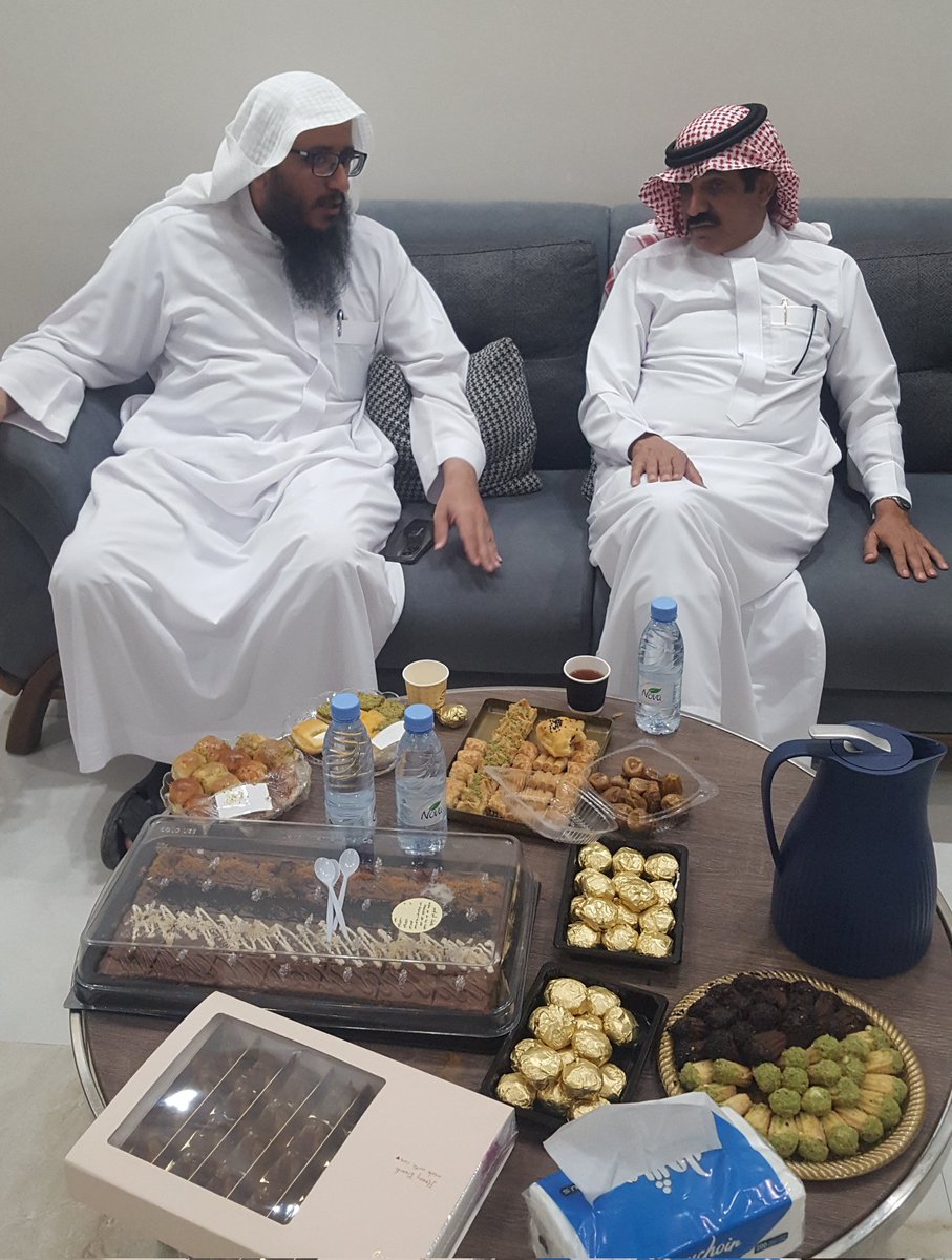 b1c32's tweet photo. أحتفى منسوبوبرنامج التربيةالفكريةفي المشرف التربوي معيض الزهراني بمناسبة تقاعده وقدشكرهم على هذه البادرةوذكر أن الكلمات تعجزعن وصف ماشهده هذا الحفل

وأوضح أ.خالدالمالكي ان انجازات المشرف معيض وسيرته العطرةتعدت لباقي إدارات التعليم وفي نفس الوقت أثنى على وقفةالزملاء في هذا الحفل https://t.co/WT92XjvWrq