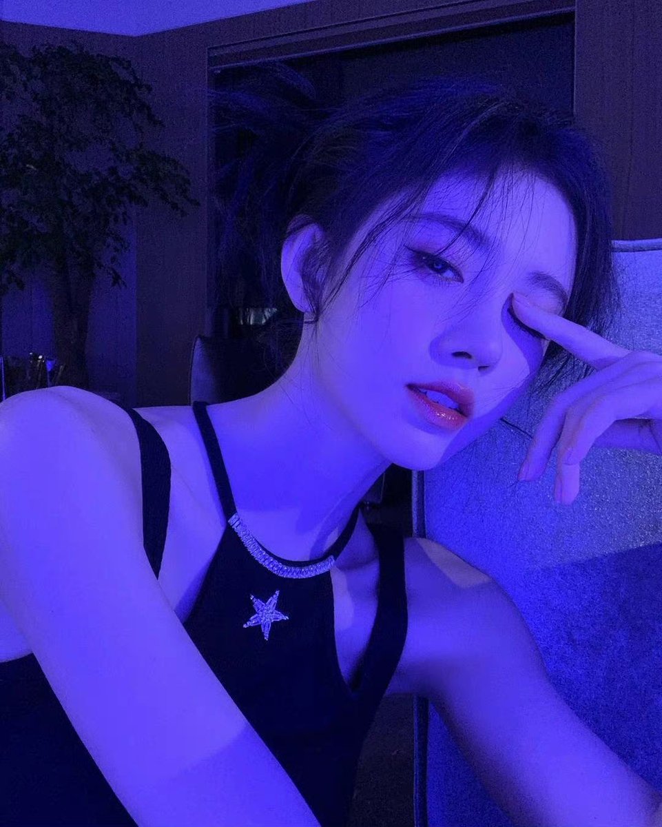 dramapotatoe's tweet photo. #JuJingyi shares new snaps https://t.co/DxGfXu742y