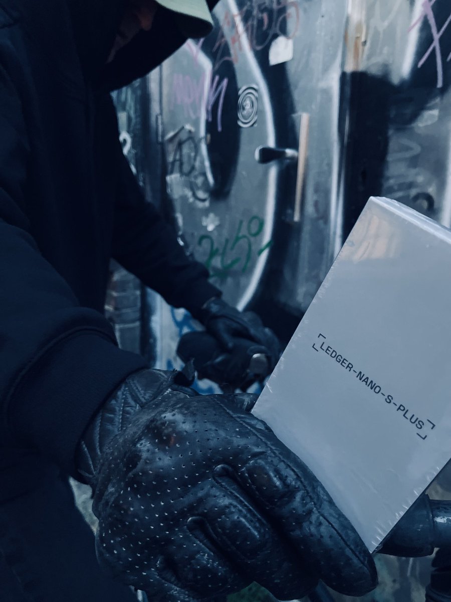 🎉 1 ⁦<a href="/Ledger/">Ledger</a>⁩ NANO-S-PLUS 🎉

Is what I had in mind to gift.

But, someone said more. 🤨

So, how many shld I be giving away tomorrow❓

More the RTs.
More the Replies.
More the Goodies 🎁.

<a href="/met_ams/">MET AMS</a> #metams