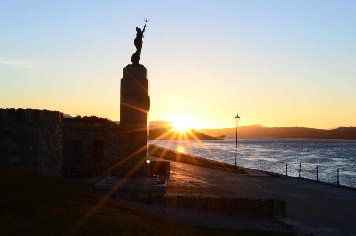 #OTD 14th June 1982 #Falklands #LiberationDay 
“They shall grow not old, as we that are left grow old: Age shall not weary them, nor the years condemn. At the going down of the sun and in the morning... We will remember them.” #FromTheSeaFreedom #SelfDetermination @Sama82office