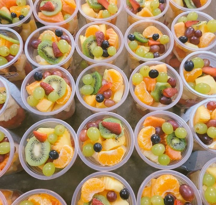 yknature's tweet photo. You have to patronize me o🥺oya get hampers for your loved ones or i serve fruits at your events, Pick one I'm waiting oo. This weekend i need to serve yummy fruits + fresh fruit juice for your events @InsideOsogbo @wanjohn1 @dammiedammie35 @Mr_JAGs @VillageParrot https://t.co/laCYXH4FxQ