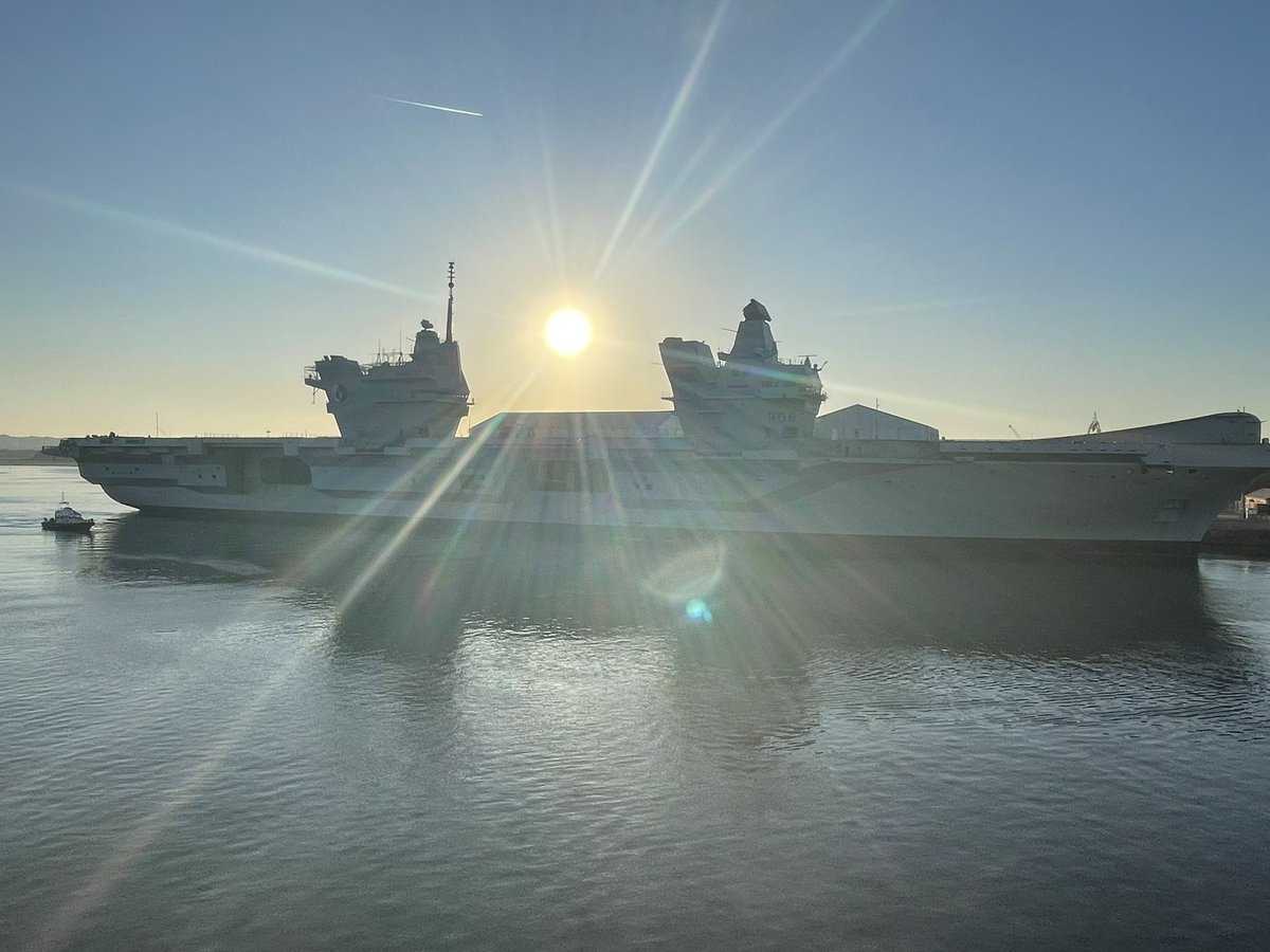 WelshMatelot's tweet photo. Good morning @HMSQNLZ, beautiful sight to start the day as I passed on #CommodoreClipper https://t.co/DDNqKuz8k6