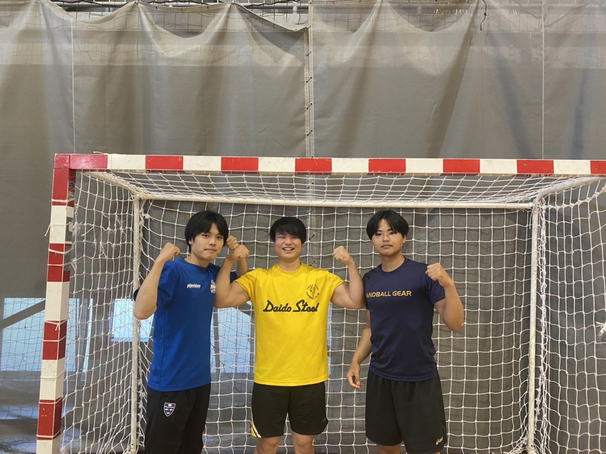 部員紹介です🤾‍♂️
今日から3年生です。

友利宙夢（左）
コザ高校出身
一言:そろそろ本気出します。

比嘉歩夢（真ん中）
コザ高校出身
一言:怪我治したら無双します。(したい)

津嘉山紋世（右）
浦添工業高校出身
一言: 怪我治して活躍します。