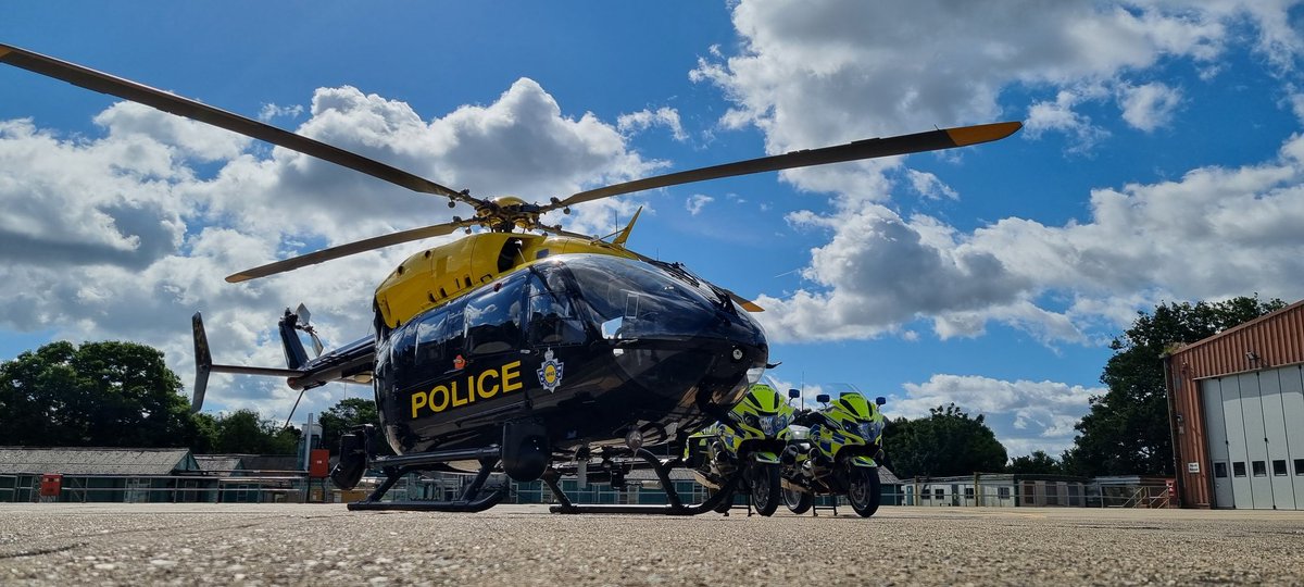 #NPAS although many chopper coppers long to join us many just don't have what it takes (🤣). Seriously though <a href="/NPASSouthEast/">NPAS South East Region</a> do an amazing job, engaging in pursuits and making it safer for us on terra firma. We are lucky we get to work alongside such professionals.