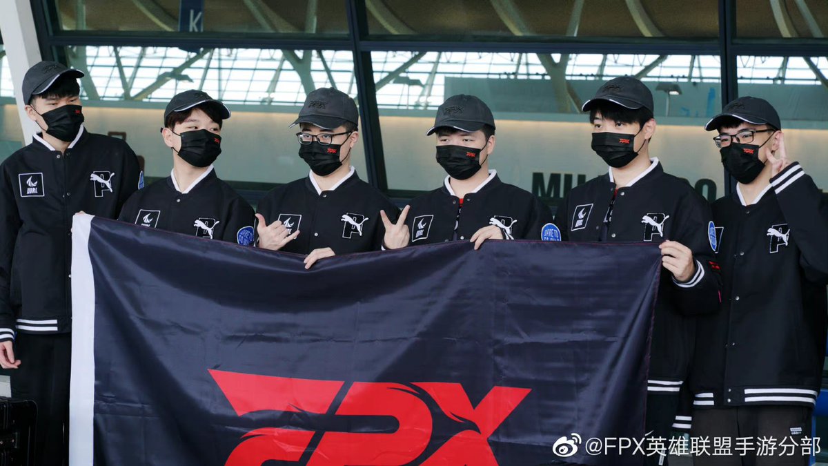HananoKaori11's tweet photo. Pictures of FPX yesterday at Shanghai airport. Currently, FPX has arrived in Singapore and is about to have lunch.
#FPX #FPXwin #WRL #Icons2022
#FunplusPhoenix #FlyPhoenixFly
#WRENeverstopme https://t.co/cQ9F9yPOl2