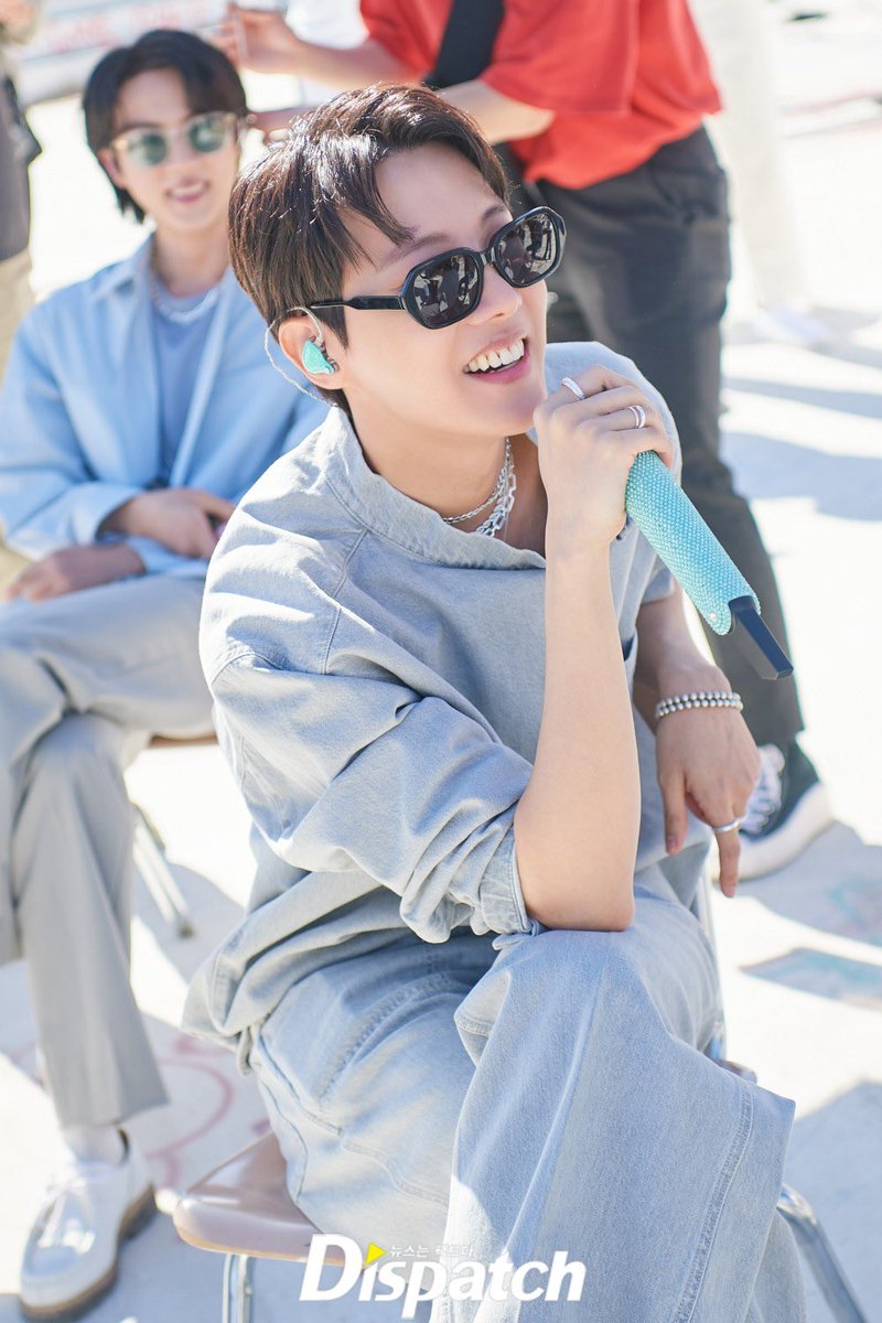 btspicstwt_'s tweet photo. [📸PHOTOS] #BTS_ProofLive Photos by Dispatch | #Jhope (4/7) https://t.co/psmcZw4T6i