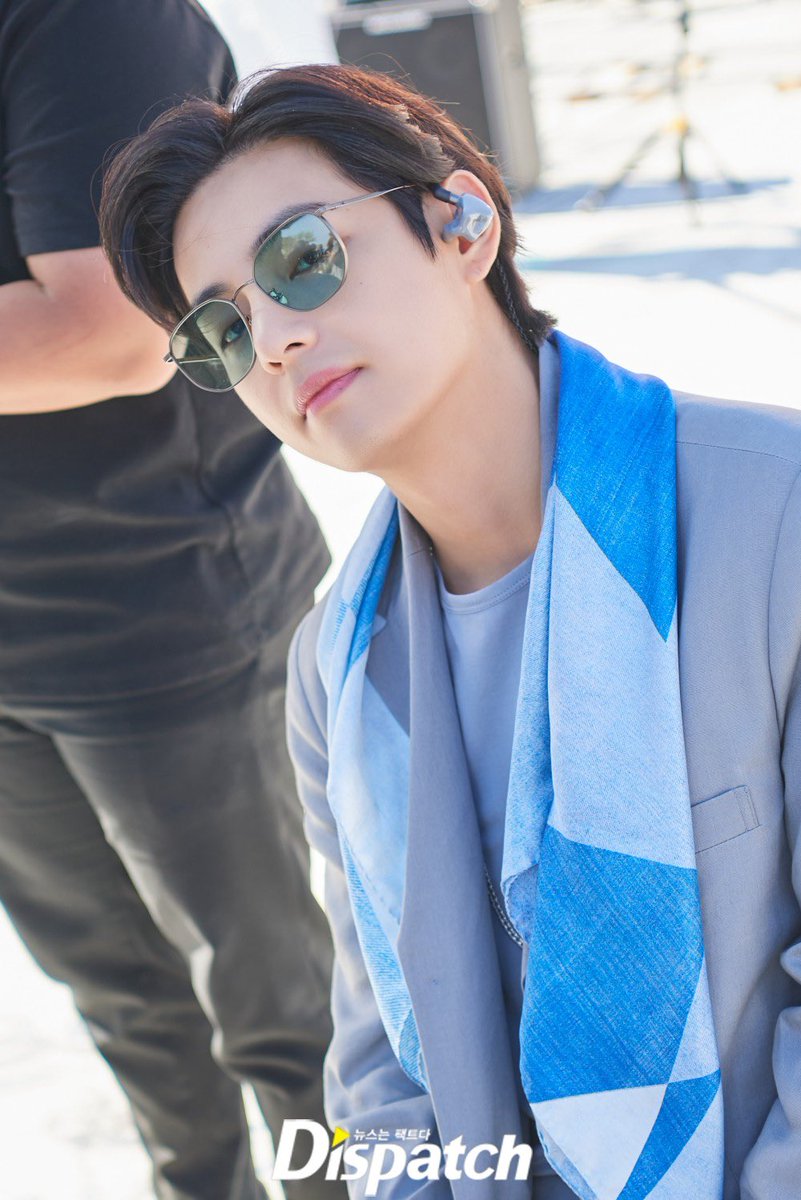 btspicstwt_'s tweet photo. [📸PHOTOS] #BTS_ProofLive Photos by Dispatch | #V (6/7) https://t.co/BM2P2As1CD