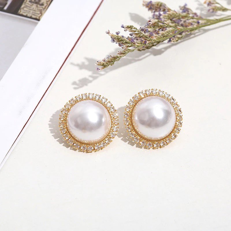 Drip_Jewellery's tweet image. Pearl button statement earrings available at only 20k📌

Find us at kooki tower level 7 shop 706B
Dm  Call/Whatsapp : 0781527652 

Delivery fees apply everywhere 🌎 
#dripstones
#pearlbuttons