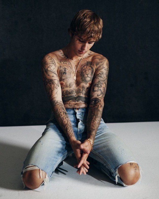availablebiebzs's tweet photo. JUSTIN BIEBER IS AN ART https://t.co/pfdfVXc0FA