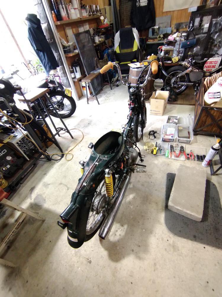kuma096's tweet photo. やっぱガレージ欲しいよね
完成間近🤗👍

#スーパーカブ #カブカスタム #garageworks #ヤレ感 #BIKEBAKAKUMAMOTO https://t.co/bnvfC0O1SC
