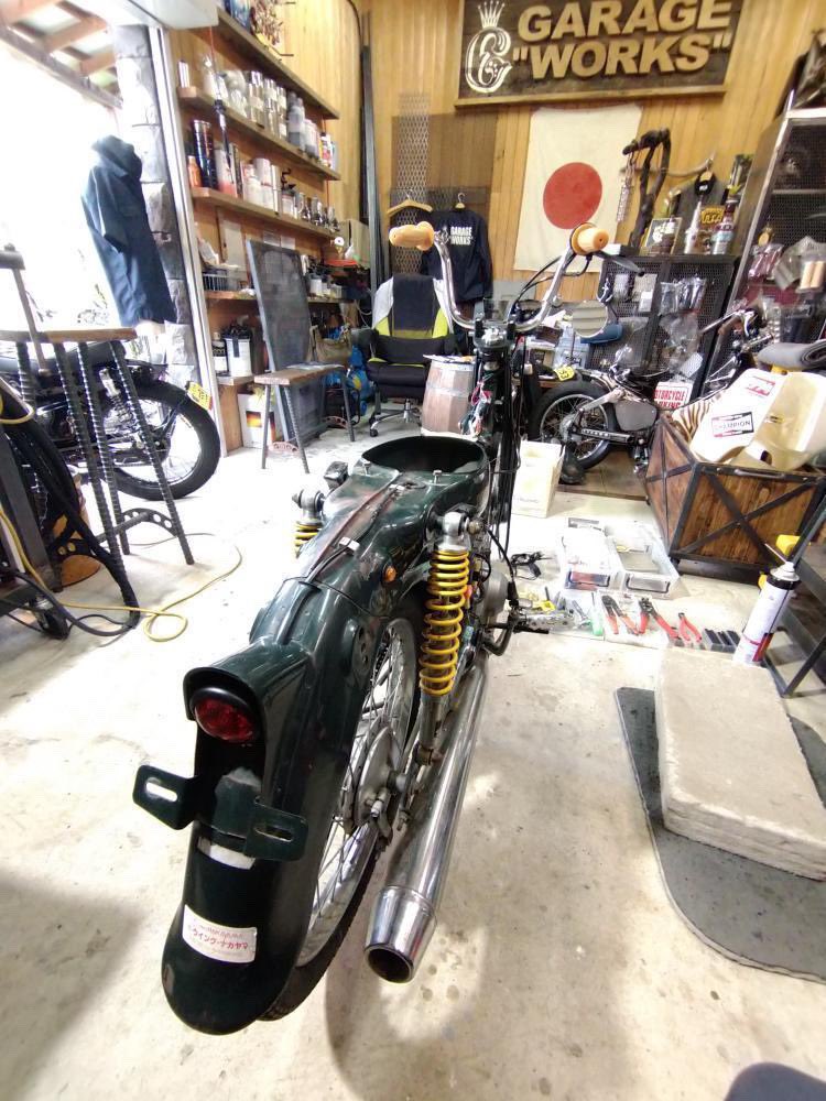 kuma096's tweet photo. やっぱガレージ欲しいよね
完成間近🤗👍

#スーパーカブ #カブカスタム #garageworks #ヤレ感 #BIKEBAKAKUMAMOTO https://t.co/bnvfC0O1SC