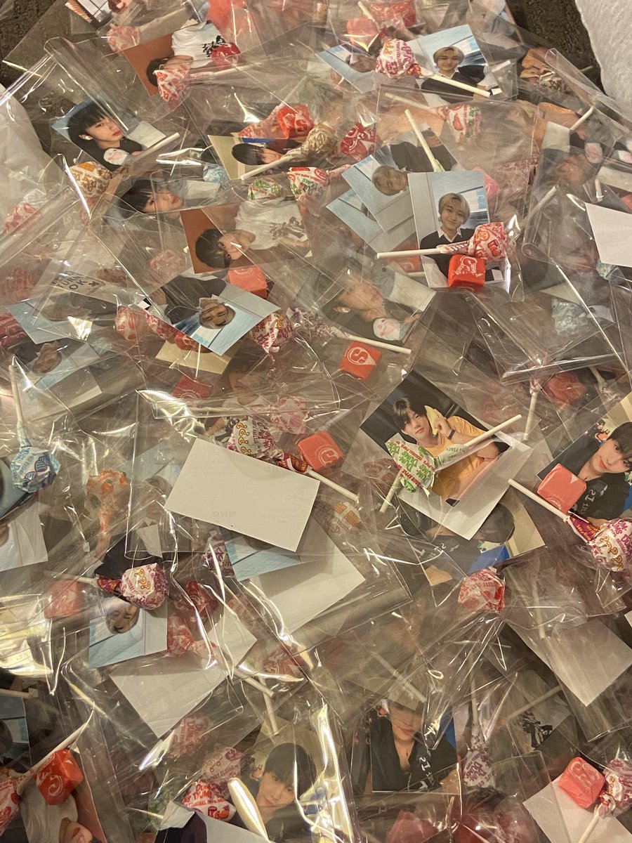 kaylalorenxo's tweet photo. any one attending dkb in atlanta, my besties and i will be handing out freebies before vvip fansign!! we have about 200 little baggies! we can’t wait to see and meet bbs 🫶🏾 #DKBinATLANTA #DKBinUS https://t.co/LbYTyHLy2u