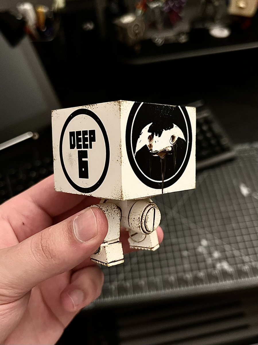 I finally have my own DayWatch Square! One thing tho. Is anyone able to tell me what the back says? 
