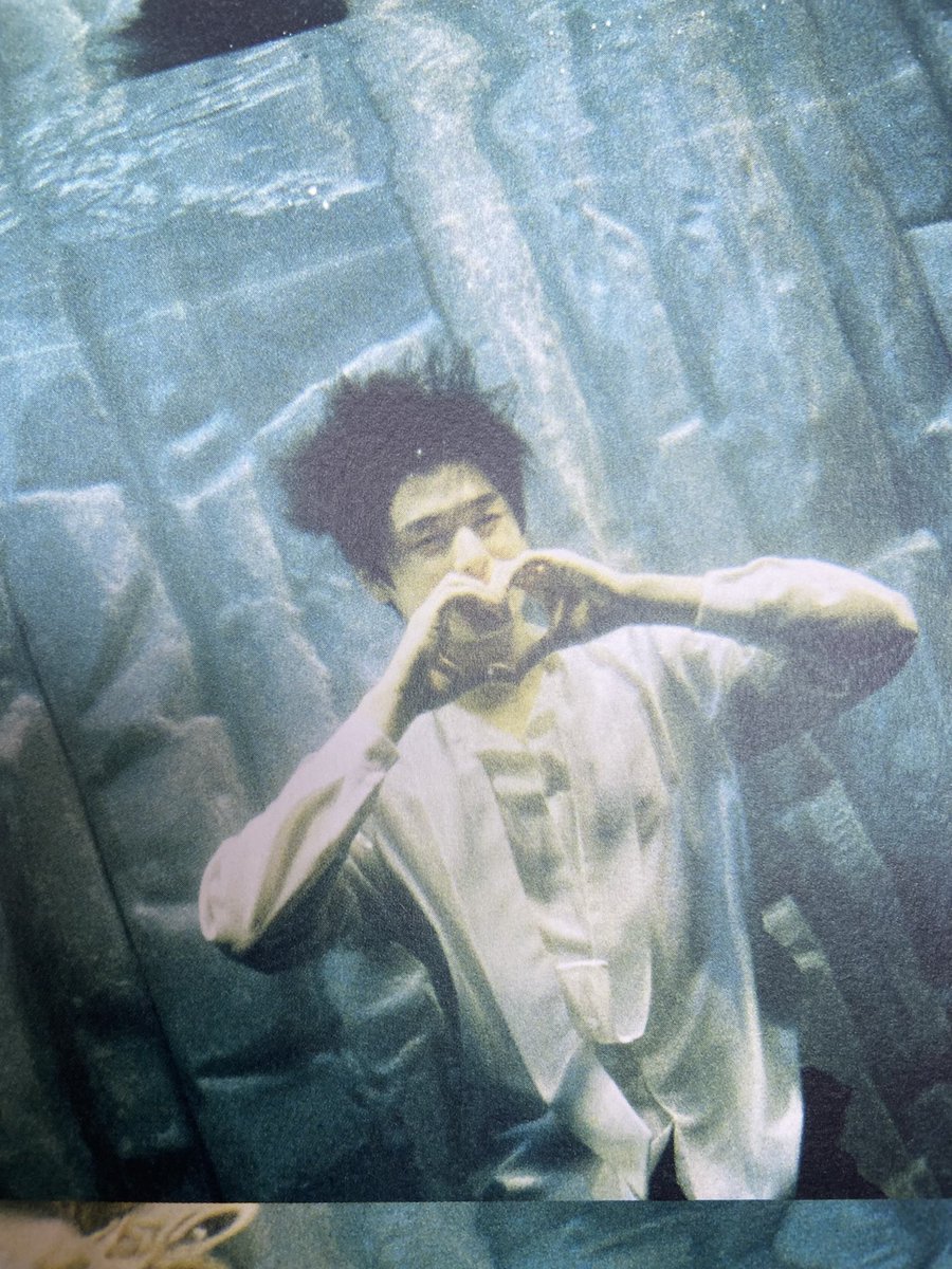 rangthangthang's tweet image. #뉴샷 #newshot #더보이즈 #THEBOYZ #주연 고양이 물에 빠져도 되는거야? 쥬냥이도?