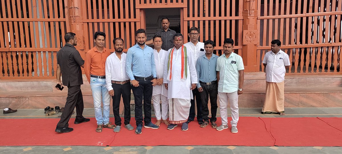 हमेशा जीत लड़कर नहीं ली जाती, मौन भी जीत दिला सकती हैं। शतरंज की बाजी हमेशा सामने वालो की चाल देकर खेली जाती हैं। हमें अपने #वजीर पर पूरा भरोसा हैं। शतरंज हो या जंग जीत हमारी होनी तय हैं। देखना हैं अब वो कौन सा चाल चलते हैं। हमें अपने दांव पर यकीन हैं। #जीतेंगे <a href="/bhupeshbaghel/">Bhupesh Baghel</a>