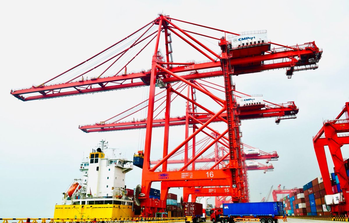 EDNewsChina's tweet photo. The South #China Management Center of China Merchants Port has added 10 new routes since this year. According to reports, the #Mawan smart port project has a total investment of 4.37 billion RMB. The port area is 983,600 square meters in size. https://t.co/sdzJW4GUWQ