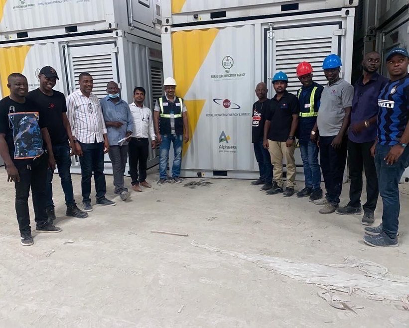 AlphaESS's tweet photo. 🚑 First stop: a federal hospital in north east Nigeria
To power this hospital is part of an AlphaESS ongoing project, in which we provide fourteen #STORION T50 (50kW) energy storage systems with 162kWh battery capacity to build the mini-grid for the federal hospitals. https://t.co/IZHP9uwDYK