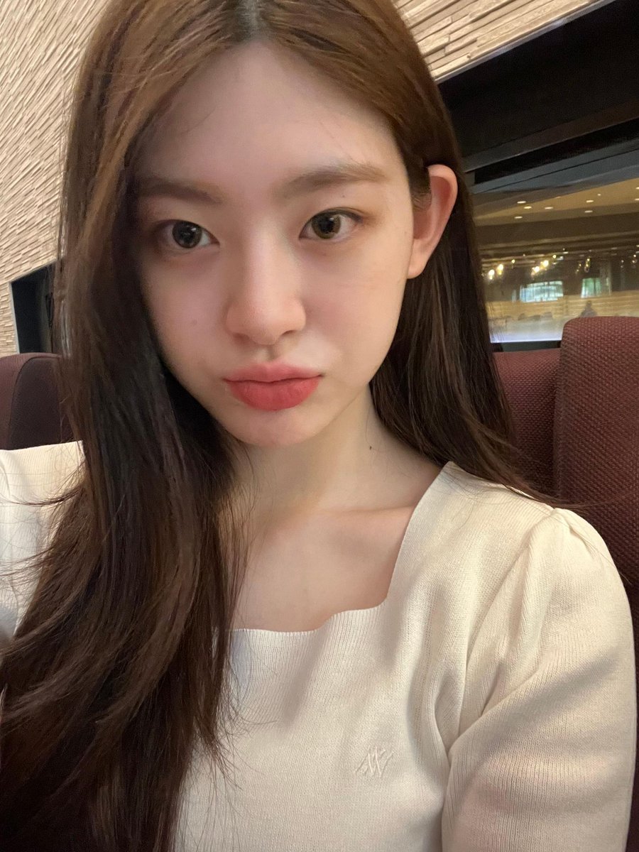 winterbabyfox's tweet image. 220614 위버스 포스트 #세은 🤍

❤🫶

#STAYaC #스테이씨 #SEEUN #윤세은