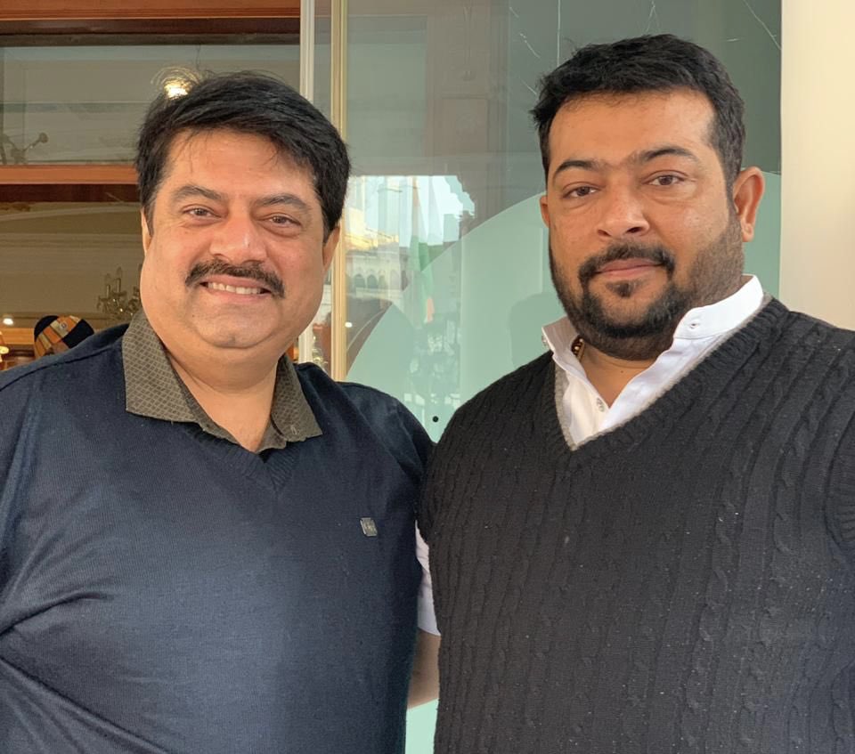 manoj_kotak's tweet photo. Blessingful Birthday wishes to my younger brother @ketankkotak. 

दीघयियरोग्ययस्तु। सुयशः भवतु। विजयः भवतु। जन्मदिनशुभेच्छा:।।

A constant companion in the journey of life, an extravagant human being! https://t.co/A60r7M9jar