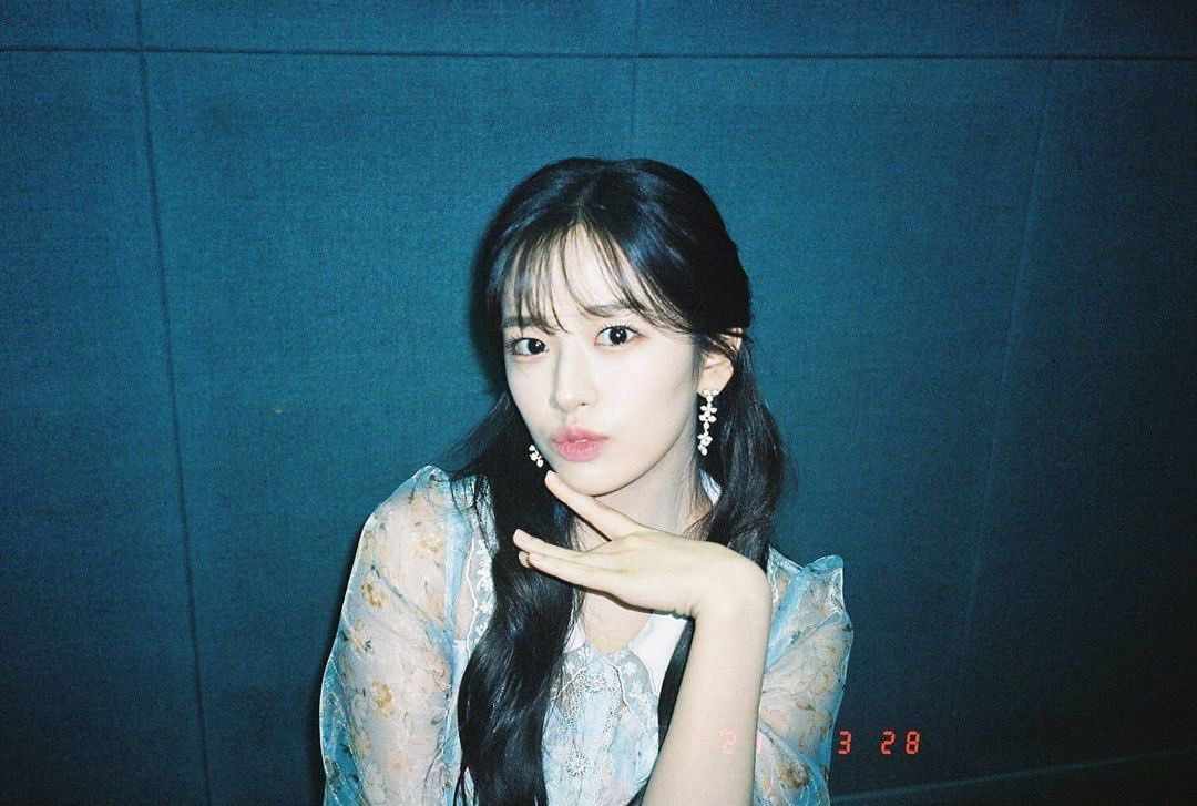 yujpics's tweet photo. i love love love this genre of yujin pics 🎞🫶🏼 https://t.co/4AIvdw645b
