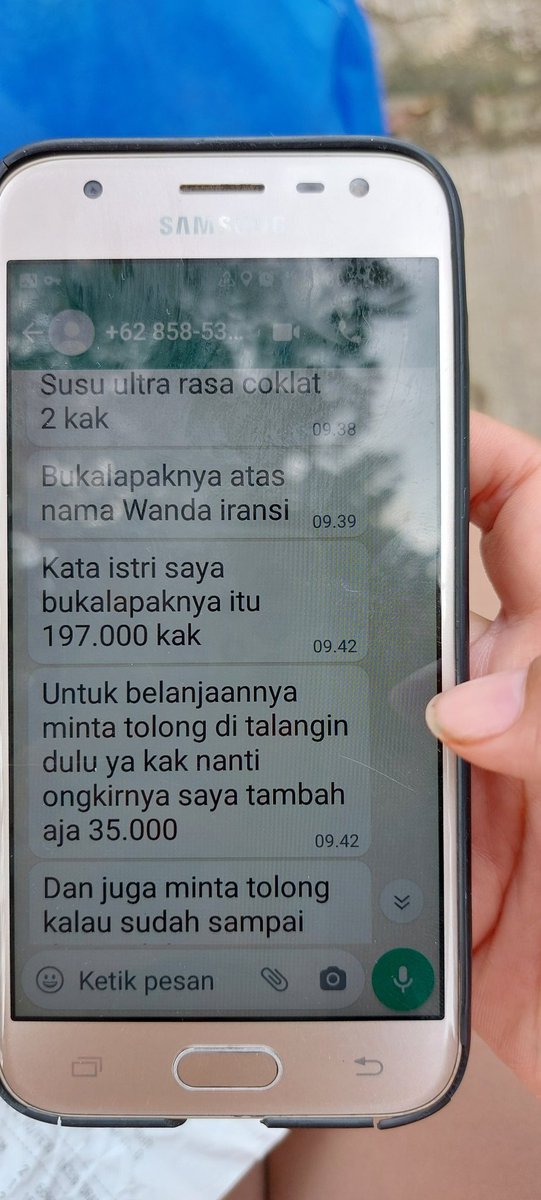 bellaaszcz13's tweet photo. TWITTER PLEASE DO YOUR MAGIC! PENIPUAN MODEL BARU? ORDER FIKTIF BUAT BAYARIN BELANJAAN DI PULSA LAPAK.

Jadi tadi lagi pergi jmpt adek tiba2 ditelpon mama bilang kenal nama wanda ga dy order susu alamatnya jl rmh gw. Gw bilang ga tau gada kayaknya. https://t.co/9MyFdq0r3A