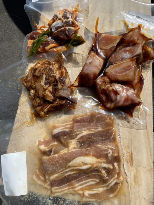 肉焼ク美味イ肉汁シタタル 