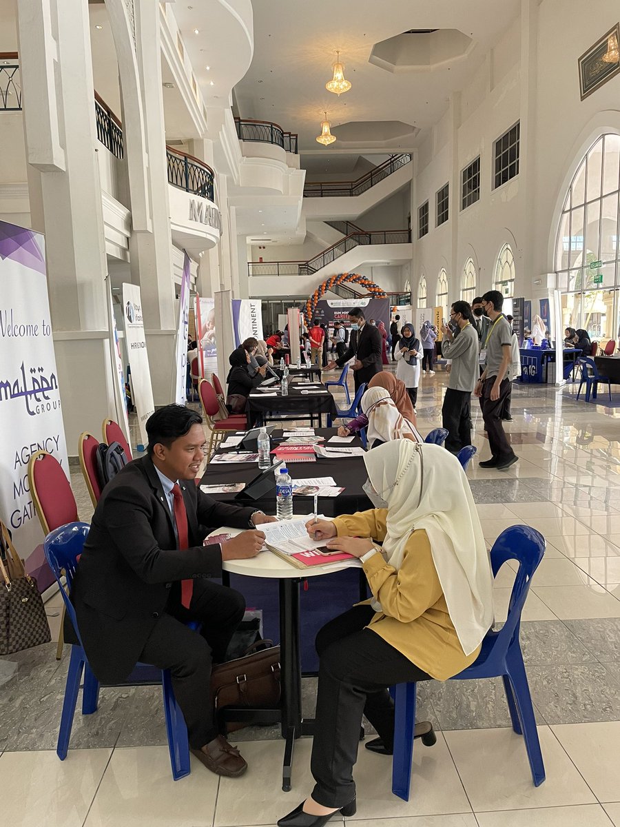 pokpeace's tweet photo. Ada yang bilang gaji sedikit, dan ada yang bila suasana kerja yang tidak kondusif. Tetapi yang paling best saya jumpe orang yang datang jauh dari timur mahupun utara untuk mencari peluang kerjaya. Syukur kerana saya boleh share kepada mereka tentang kerja yang saya lakukan. https://t.co/mnGHRp4KhL
