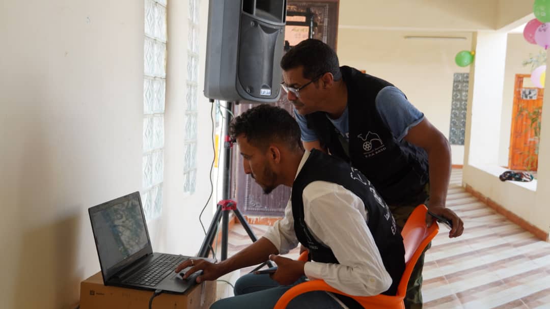 FiSahara's tweet image. #BreakingTheSilence 🇪🇭
@EFA_Rasd students continue their screening tour of the refugee camps. On this occasion, at the @bubisher  library in the Ausserd camp, bringing culture and leisure to the little ones.
#WesternSahara