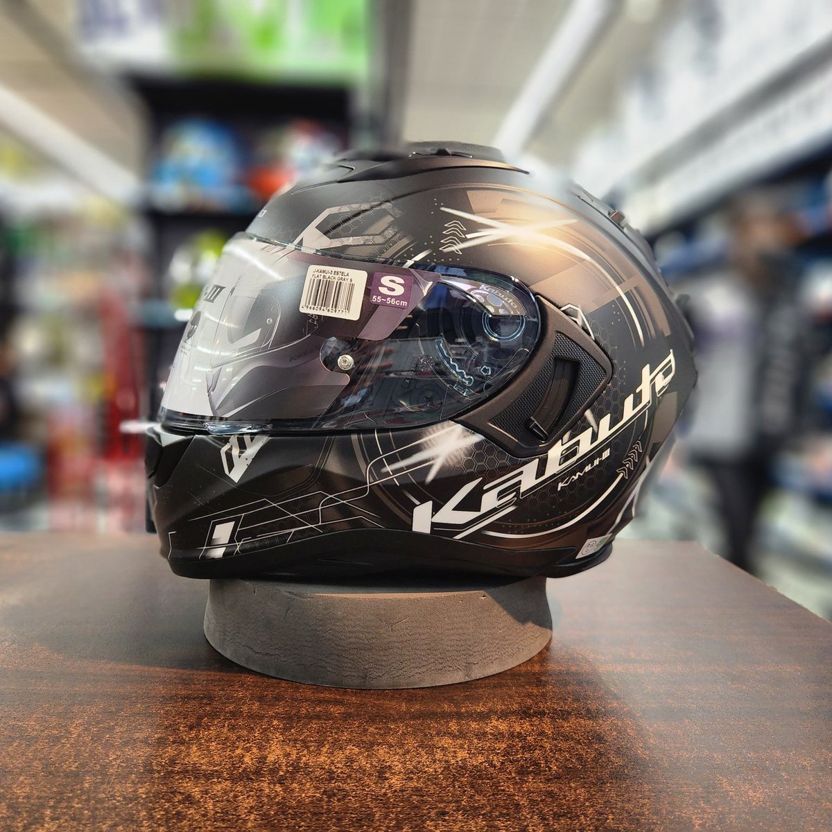 shinono24410908's tweet image. 🌟 #kabuto KAMUI-3 ESTELA(エステラ) 🌟
新グラフィック登場ですっ‼️
全3色入荷致しました～♡
近未来的なグラフィックがとても印象的なヘルメット😳
フィッティングも可能です🙆

皆様のお越しをお待ちしております🙇‍♀️

#kamui3 #ヘルメット #ライコランド東雲 #バイク初心者 #バイク女子