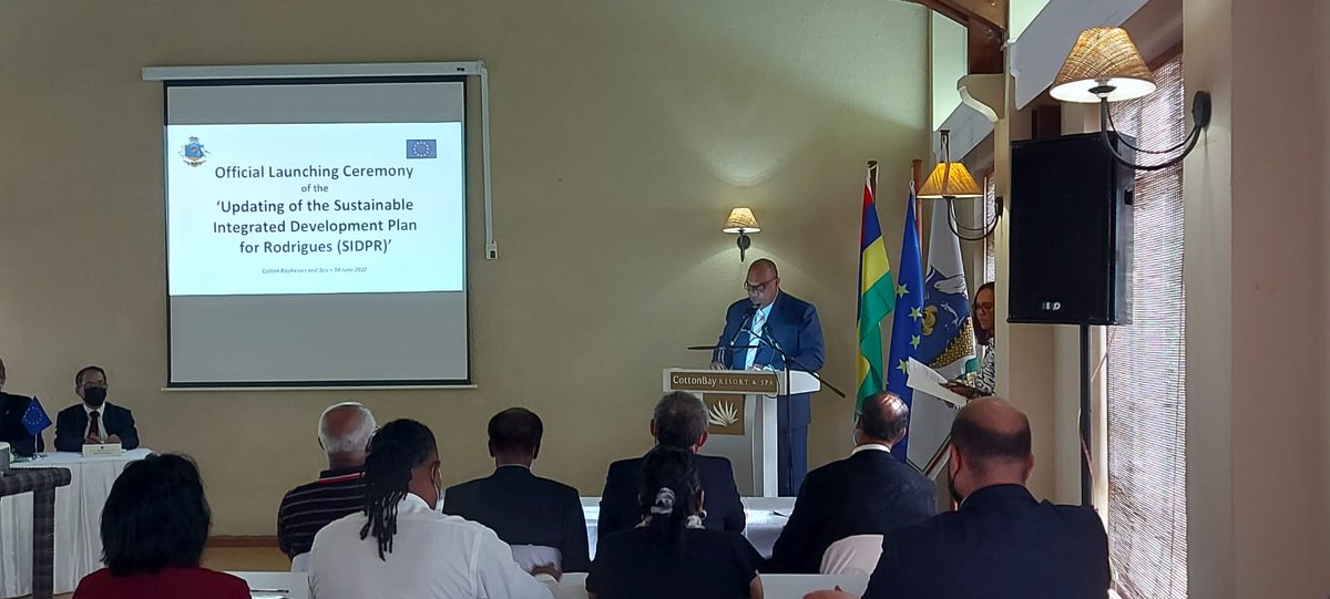 EUAmbMauritius's tweet photo. L'Union européenne et l'Assemblée Régionale de Rodrigues lancent la réflexion sur la stratégie à long terme de développement durable de l'île de Rodrigues.

#SDG 
#EUInTheWorld 
#sustainable #development 
#Mauritius https://t.co/2GXcVGB5BP