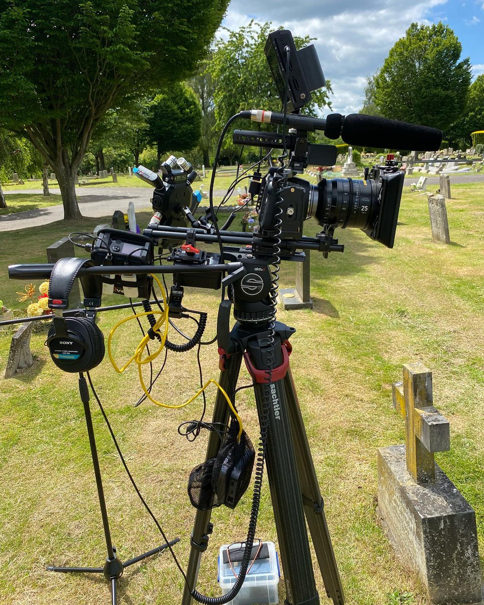 funeralfilming's tweet photo. Graveside live streaming in Ashford Kent today, with hadawaydenton with the amazing turned out sonnyhillierhorsedrawn
.
.
#horsedrawnhearse #horsedrawnfuneral #funeralfilming #funerallivestreaming #funeral #livestreaming #liveu https://t.co/XtA4E6Ec42