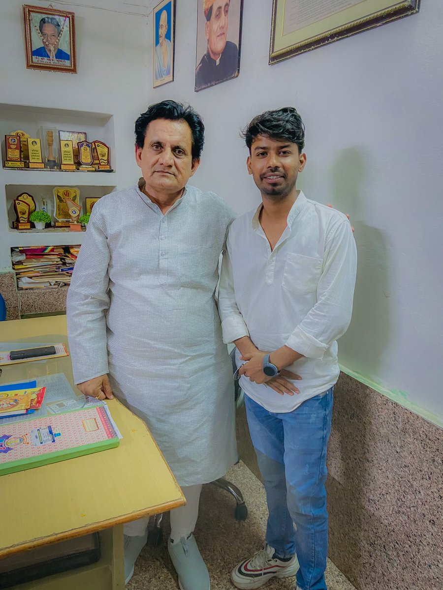 MKJAITARAN's tweet photo. ज्ञान से शब्द समझ में आते हैं और अनुभव से अर्थ!!
#WithBoss
- @dilipchoudhary_
#Jaitaran #JaitaranWala #ManishKachchhawah #JaitaranVidhansabha https://t.co/bYtaFG0JeT