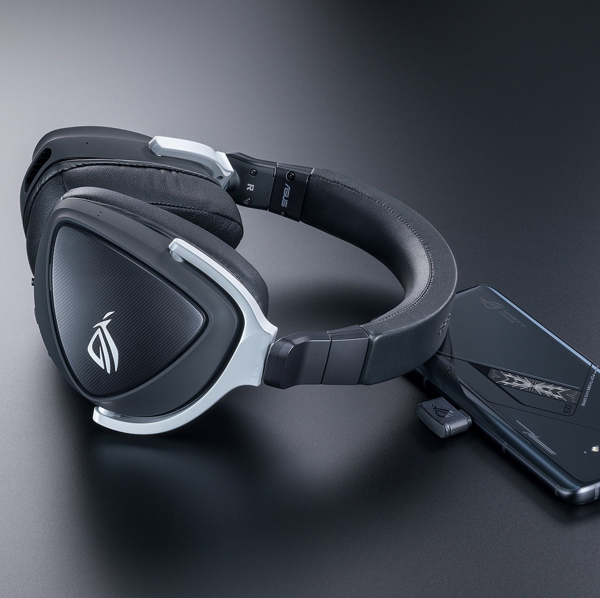 asusrogph's tweet photo. Getting along with everyone on the block. 🎧
The #ROGDeltaSWireless features:
✔️50 mm ASUS Essence drivers in airtight chambers.
✔️Up to 25 hours of battery life for non-stop gaming.
Check out all the specs. 👉
https://t.co/1hGDHyDX6Q
#ROGGamingHeadset #ROGWirelessHeadset https://t.co/OVrXGvOb7I