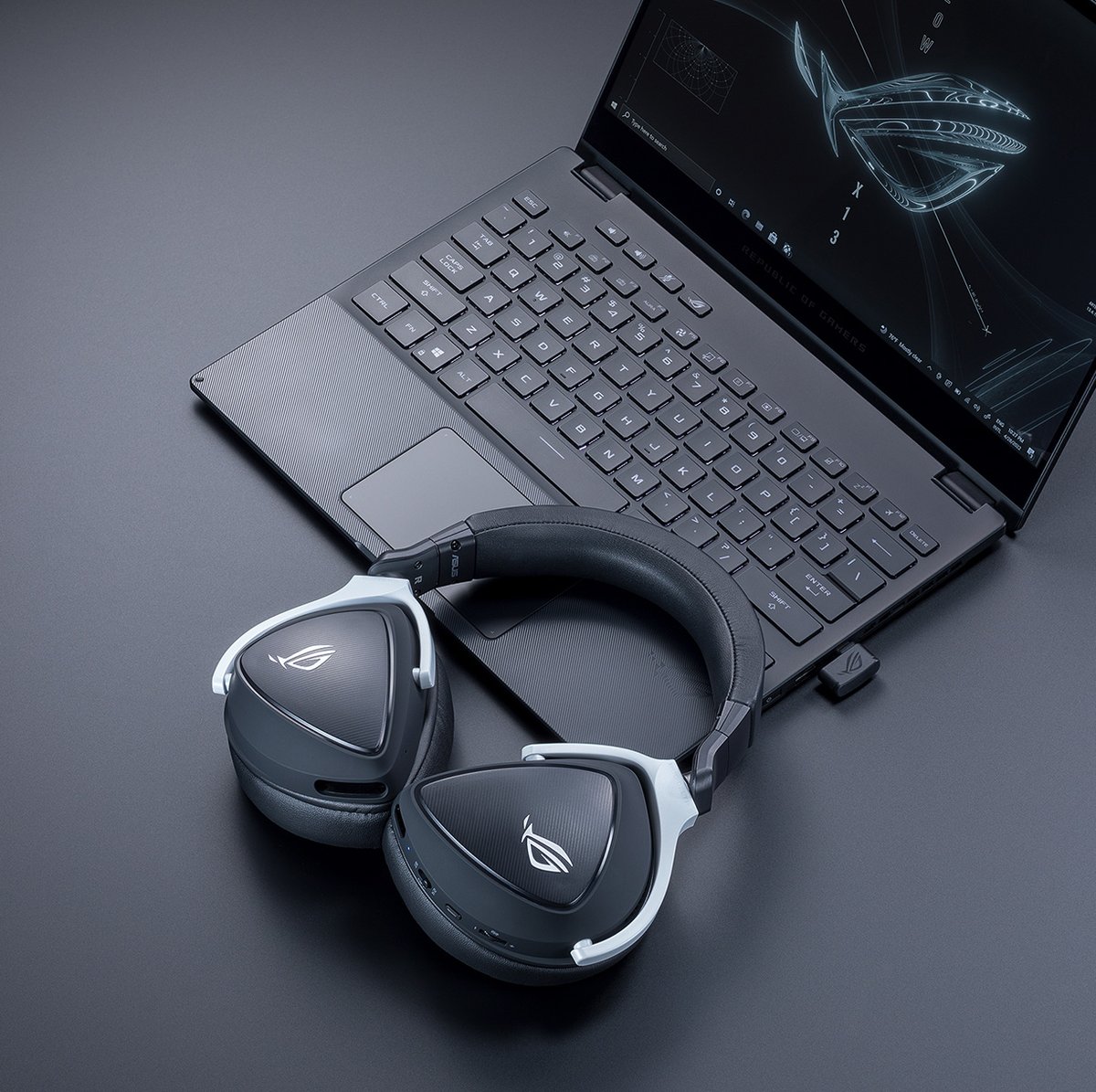 asusrogph's tweet photo. Getting along with everyone on the block. 🎧
The #ROGDeltaSWireless features:
✔️50 mm ASUS Essence drivers in airtight chambers.
✔️Up to 25 hours of battery life for non-stop gaming.
Check out all the specs. 👉
https://t.co/1hGDHyDX6Q
#ROGGamingHeadset #ROGWirelessHeadset https://t.co/OVrXGvOb7I