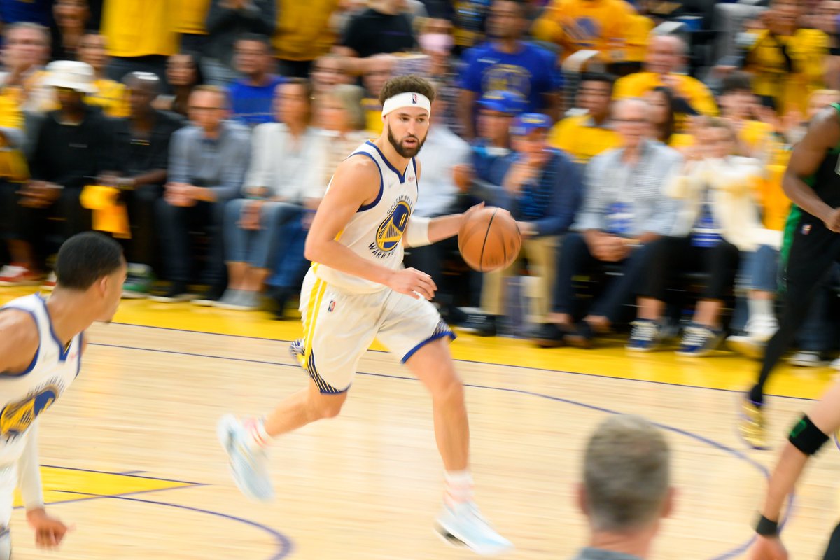 NBA's tweet photo. Warriors in motion ⚡

Game 6: Thu. 9pm/et on ABC https://t.co/3mrzS82xia