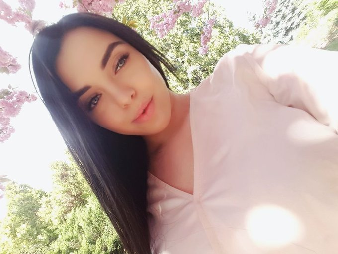 I'm online right now on SkyPrivate - pay-per-minute system for Skype live shows. Call me right now in