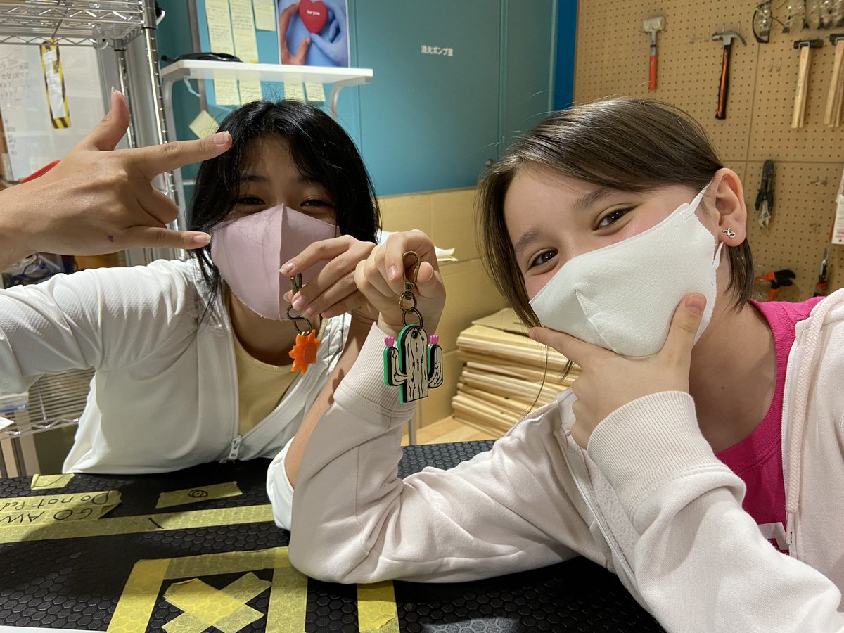 NIS_Design's tweet photo. How can we describe ourselves? Grade 6 investigated representing them &amp; their interests in a design and how to appeal to audiences just like themselves! Using a combo of digital and product design skills they made fantastic bag tags. #NISinquire #designthinking #mypdesign https://t.co/xVm8XuJ4eV