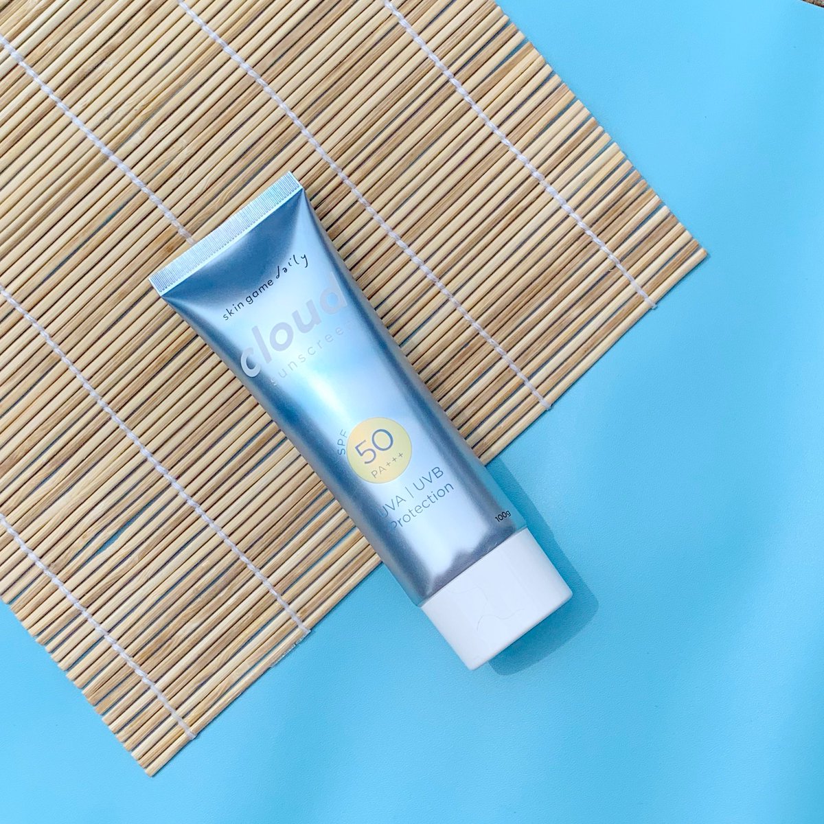 kejumini's tweet photo. Skincare pagi ini pakai Cloud Sunscreen dari @skingameofc (ɔˇ³ˇ)ɔ

Teksturnya creamy mirip whipping cream! 🧁

Diblendnya gampang banget! Di kulit aku nggak ada efek tone up.

Btw aku pakai sblm pake SS ini aku pakai moist karena kulitku agak kering.

#racuninskincare https://t.co/NZcERgWxDt
