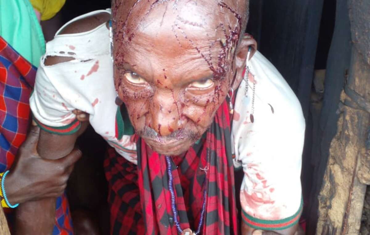 TheVoiceNews's tweet photo. Anger as indigenous Maasai people shot and displaced from ancestral land to create big game hunting 'conservation' area for rich tourists.

https://t.co/kuj6TsiGd8 https://t.co/YoxHb7Vhxi