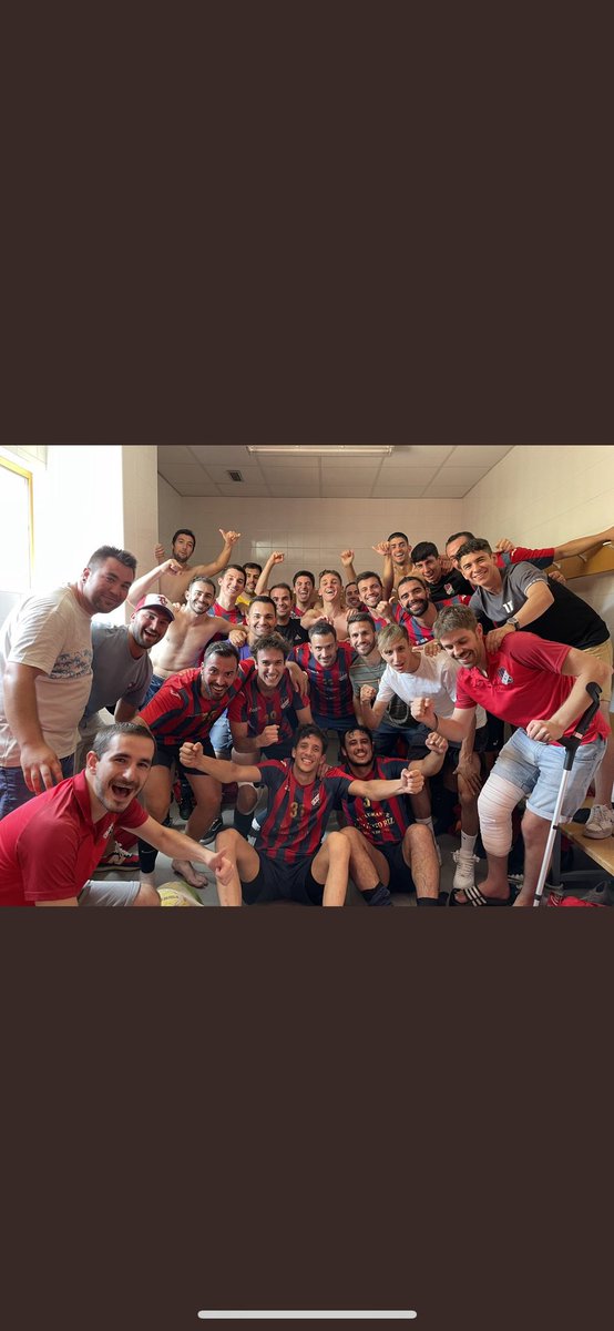 Manuastuardo's tweet photo. Hoy toca despedirme de @CRGuindalera como entrenador del primer equipo. Estoy orgulloso de vosotros,de lo que habéis conseguido. El fútbol os devolverá donde os merecéis! Aquí tenéis un seguidor más de por vida. Gracias Guindalera❤️⚽️ https://t.co/VTtOCX8XPw