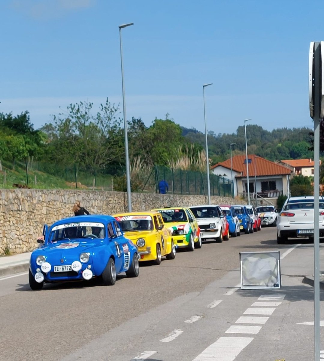 Cuando ponen un punto de control delante de tu casa y los ojos se te llenan de adrenalina .
Piensas....Saco el cockpit y me colocó en la fila??