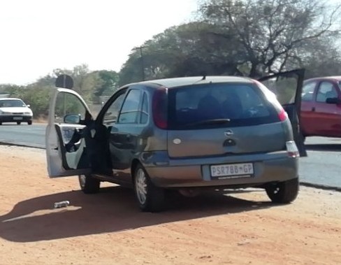 Please RT 
#hijacked #Hijacking 
Got hijacked on Sunday on the N12 N3 interchange heading to Alberton, decription on the first pic