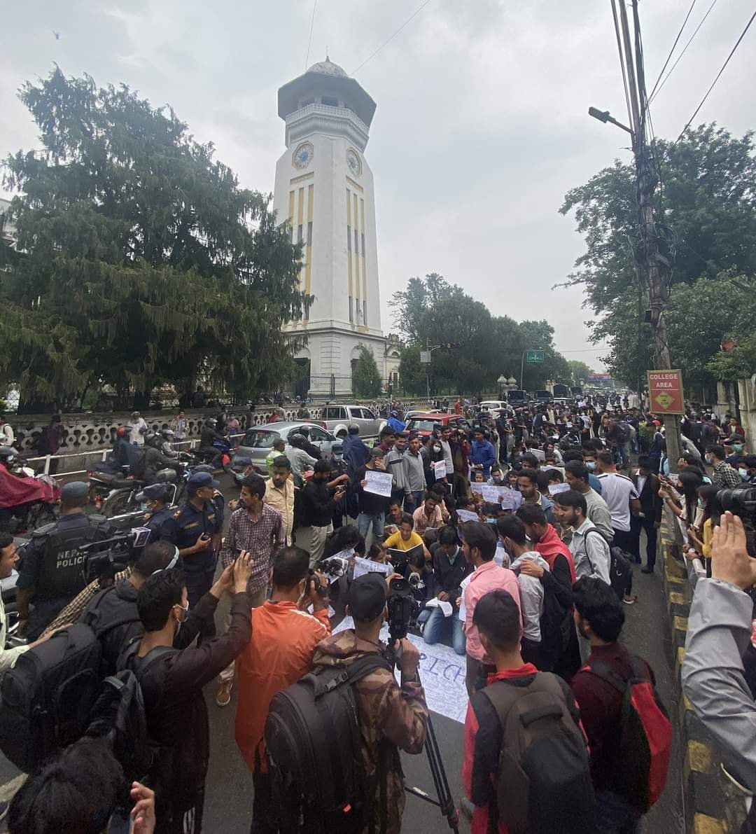 RONBupdates's tweet photo. Protest by Students and concerned youths asking government to renovate Tri Chandra College which is damaged badly. It is the oldest college of Nepal.
Pic. Manoj Puri https://t.co/2CbadN9Hqt