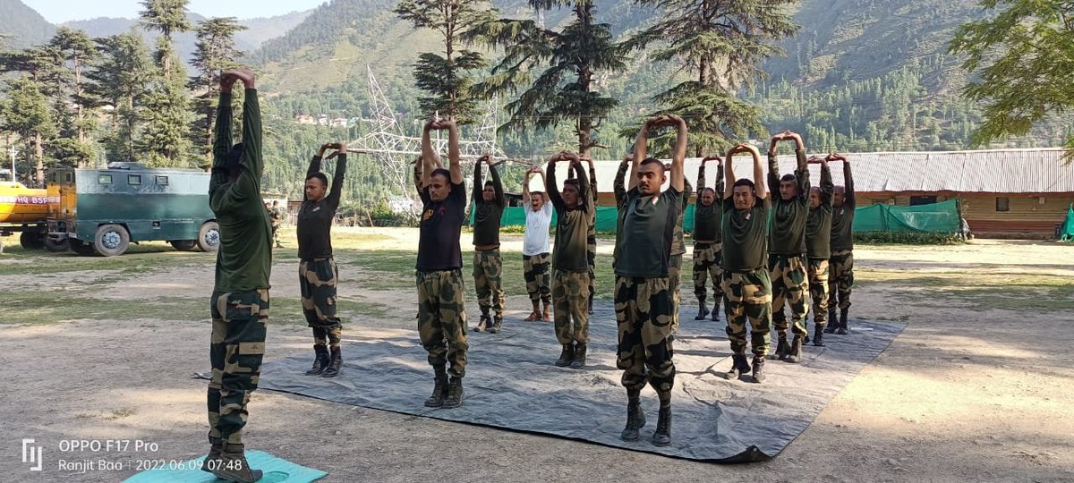 BSF_Kashmir's tweet image. Only #07DaysToGo to #IDY2022 

Daily practice of #yogaAsanas by troops of @BSF_Kashmir at their forward locations as a part of 8th international Yoga day countdown 2022.