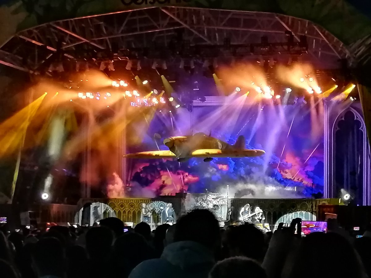 Cradgyboy's tweet photo. And yet again...@IronMaiden deliver an Absolutely Blistering show @belsonicbelfast A fantastic show one and ALL!! @Airbourne @Shinedown @TemptBand  #BelfastRocks 🎸☘️ https://t.co/7hOlDJwy3P