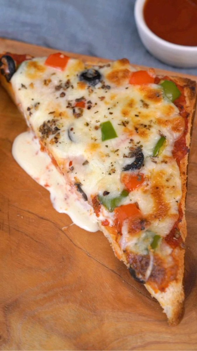 Homemade pizza🤤🤤🤤
#Recipe is coming..... 

#homemade #pizza #italiangirls
