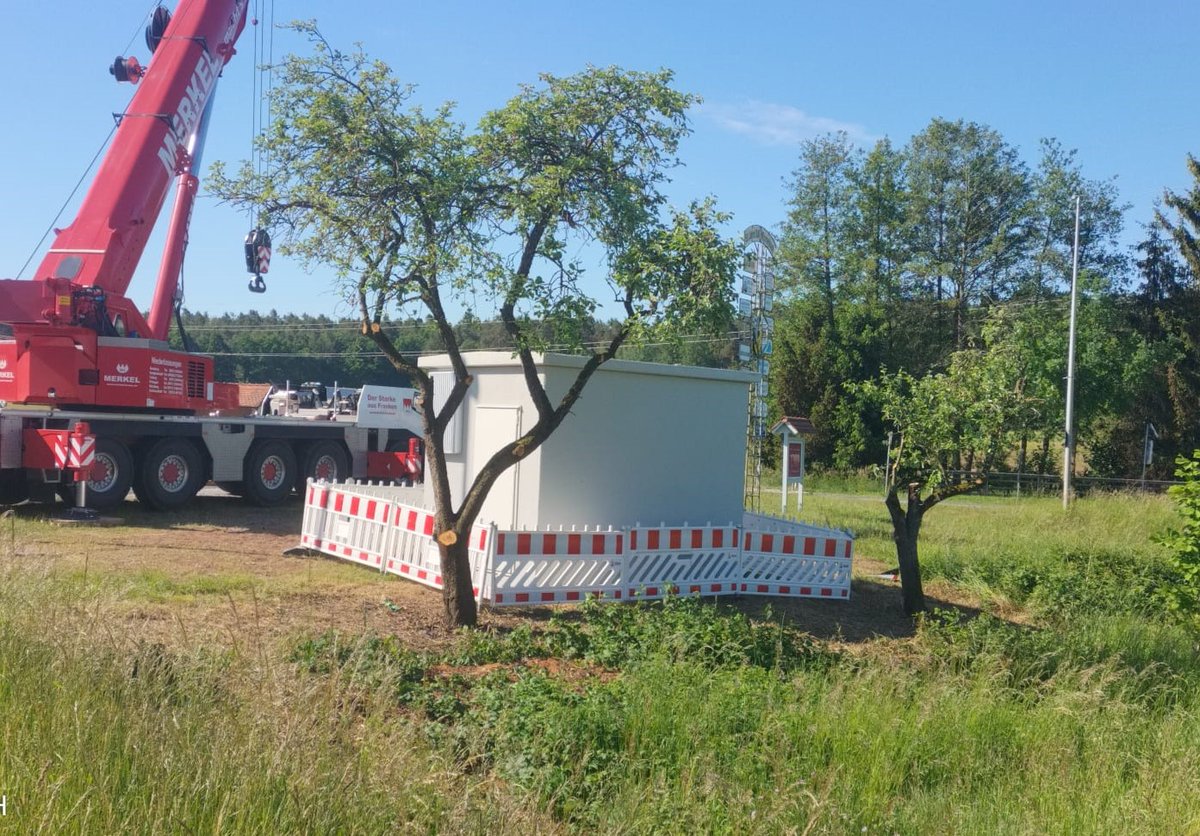 desigenia's tweet photo. Nuevos contenedores de fibra óptica instalados para UGG en Alemania dentro del proyecto de alcanzar los 2 millones de hogares conectados con fibra óptica en el país. #fibraóptica #sitiosrurales #red 
https://t.co/lB2L3K05UO https://t.co/qA1U9c0hWy
