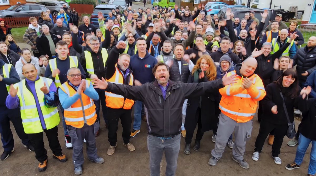 We couldn't do it without all the amazing trades, volunteers and supporters 🙏🙏🙏 Thank you for all you support and generosity over this series of DIY SOS. You have transformed lives with your skills 🛠️ You can watch all the series again on @BBCiPlayer bbc.co.uk/iplayer/episod…