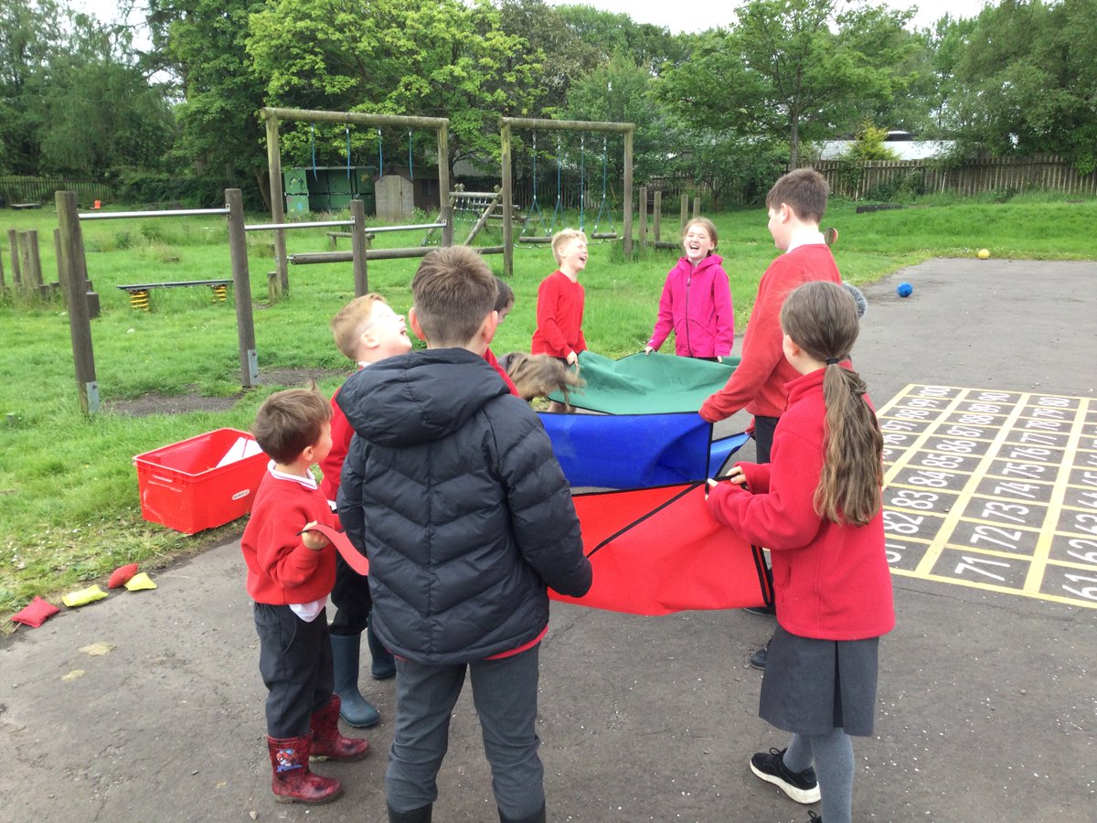UplawmoorPS's tweet image. Uplawmoor Primary’s whole school science day is well under way! These pupils have been having great fun thinking about the importance of “wildlife corridors” to help animals move safely and easily between habitats. 🐝🦋🐞#GreatSciShare #ERCSTEM
